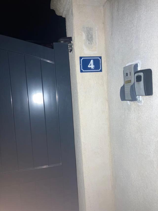 Hotel La Nuit Etoilee Marseilles Zimmer foto